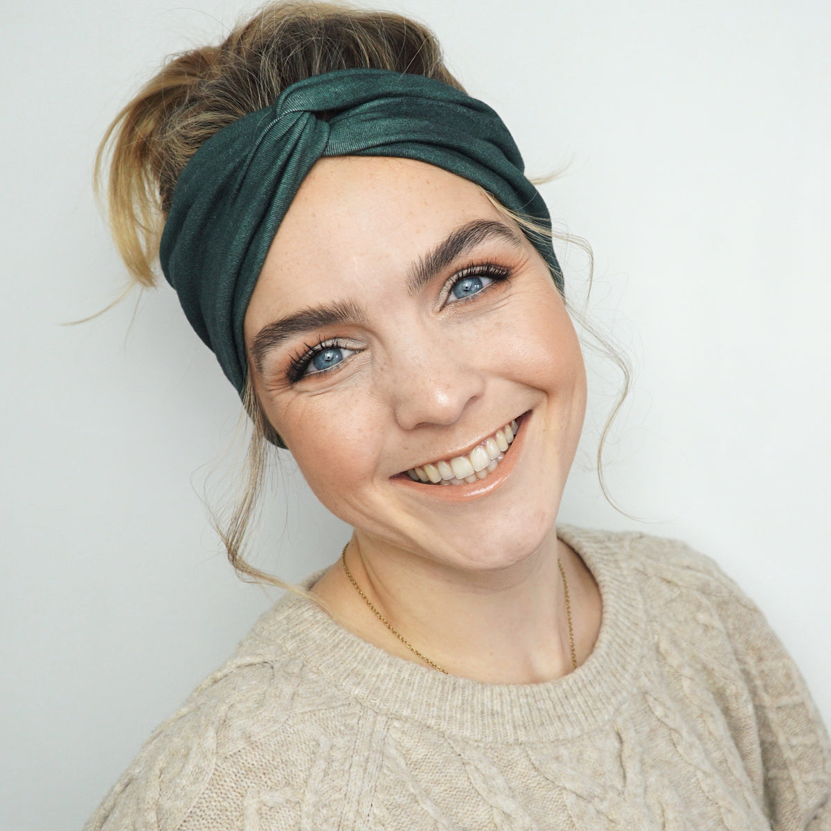 SUN-071-03 Haarband Mit Breitem Flügel – Weicher Stoff Mit Flexiblem Draht, Grün, Für Sport & Alltag